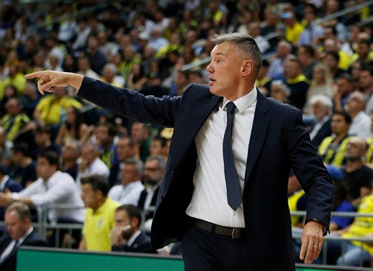 Fenerbahçe Beko - Bayern Münih Maçı Canlı Yayın Bilgileri<br><br>EuroLeague'de heyecan dolu geçmesi beklenen 5. hafta mücadelesi için tüm detaylar belli oldu.<br><br>Tarih: 16 Ekim 2025 Perşembe<br><br>Saat: 20:45<br><br>Yer: Ülker Spor ve Etkinlik Salonu, İstanbul<br><br>Canlı Yayın: S Sport<br><br>Karşılaşmayı Slovenya'dan Milan Nedovic, İspanya'dan Carlos Cortes ve Sergio Manuel hakem üçlüsü yönetecek.