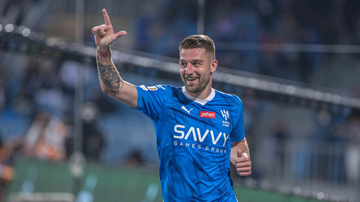 Süper Lig'de şampiyonluk yarışı sürerken, ocak ayı için kulüplerin transfer çalışmaları da başladı. Transfer döneminde kadrolarını güçlendirmek isteyen Fenerbahçe ve Galatasaray için İtalya'dan gelen iddia ise gündem oldu.