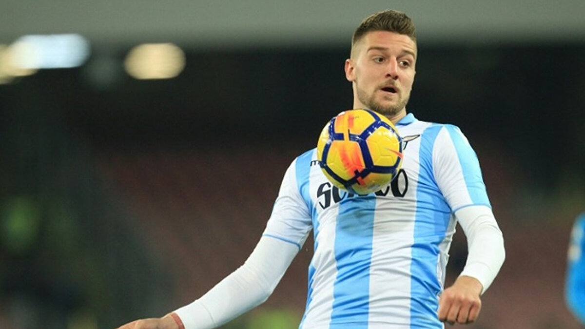 Al-Hilal sözleşme uzatmak istiyor<br><br>Fenerbahçe ve Galatasaray'ın, sözleşmesi sezon sonunda bitecek olan Sırp orta sahayı bedelsiz olarak kadrolarına katmak istediği iddia edildi. Suudi Arabistan ekibinin ise yıldız oyuncunun sözleşmesini uzatmak istediği ifade edildi.