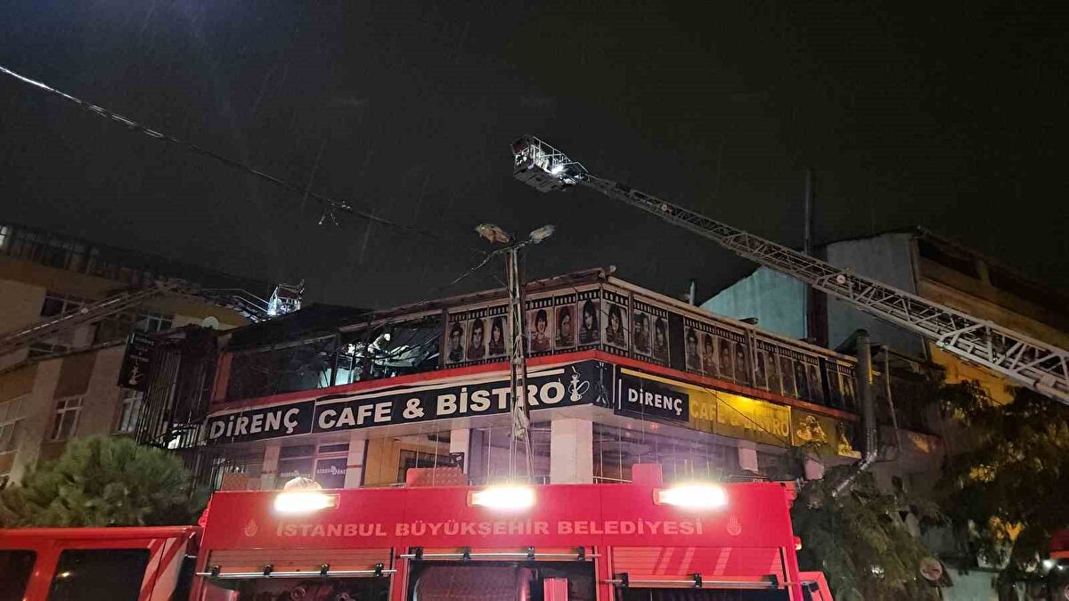 Ekiplerin yaklaşık 1 saatlik çalışması sonucu yangın önce kontrol altına alındı ardından tamamen söndürüldü.<br>Yangında kafenin çatısı kullanılamaz hale gelirken olayda ölen ya da yaralanan olmadı. Yetkililer yangınla ilgili inceleme başlattı.