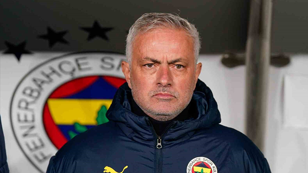 Fenerbahçe’de sular durulmuyor… Başkan Sadettin Saran, dün yaptığı basın toplantısında Fenerbahçe’nin gündemiyle alakalı çok çarpıcı açıklamalar yaptı. <br><br>