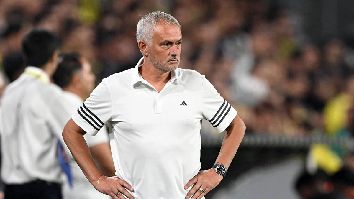MOURINHO: ARTIK F.BAHÇE İLE İLGİLENMİYORUM<br><br>Yaşananlarda sonra Jose Mourinho’dan cevap geldi. SABAH’ın haberine göre; Whatsapp mesajına cevap veren Mourinho, “Artık Fenerbahçe ile ilgilenmiyorum.” dediği ifade edildi. <br>