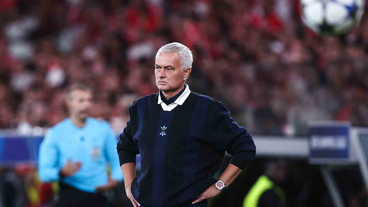 Jose Mourinho, Fenerbahçe'ye büyük umutlarla geldi ancak Portekizli teknik adam ligde hiç derbi kazanamadı.