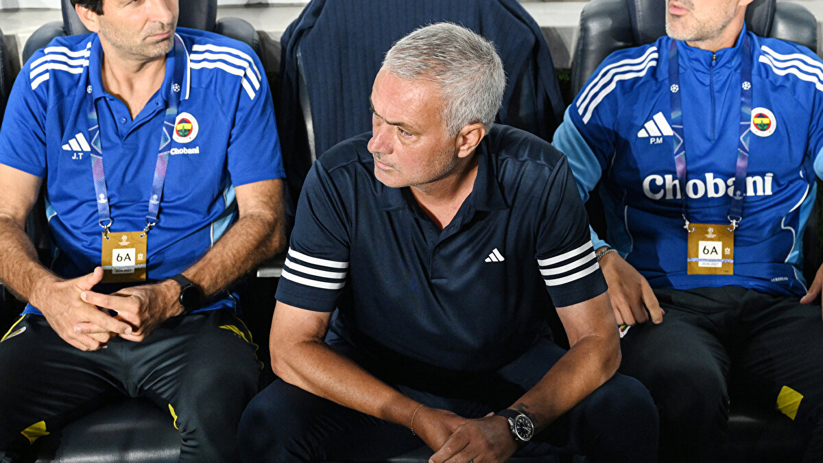 Jose Mourinho, sezonu 5 derbide 4 mağlubiyet ve 1 beraberlikle kaybetti. Portekizli teknik adam ligi Galatasaray'ın arkasında 11 puan geride tamamladı.