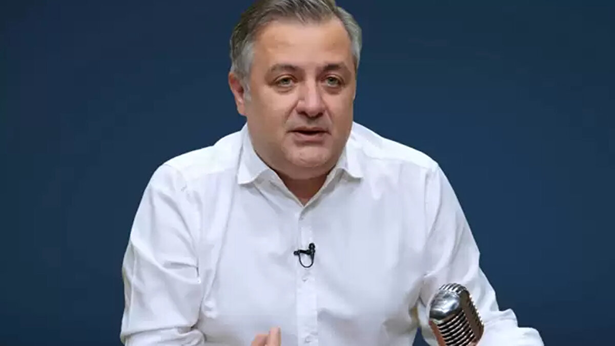 TEDESCO'DAN KADRO DIŞI TALEBİ<br><br>Spor yorumcusu Mehmet Demirkol, katıldığı bir Youtube programında; İrfan Can ve Cenk Tosun'un ardından bir ismin daha Domenico Tedesco tarafından takımda görmek istenmediğini belirtti. <br>