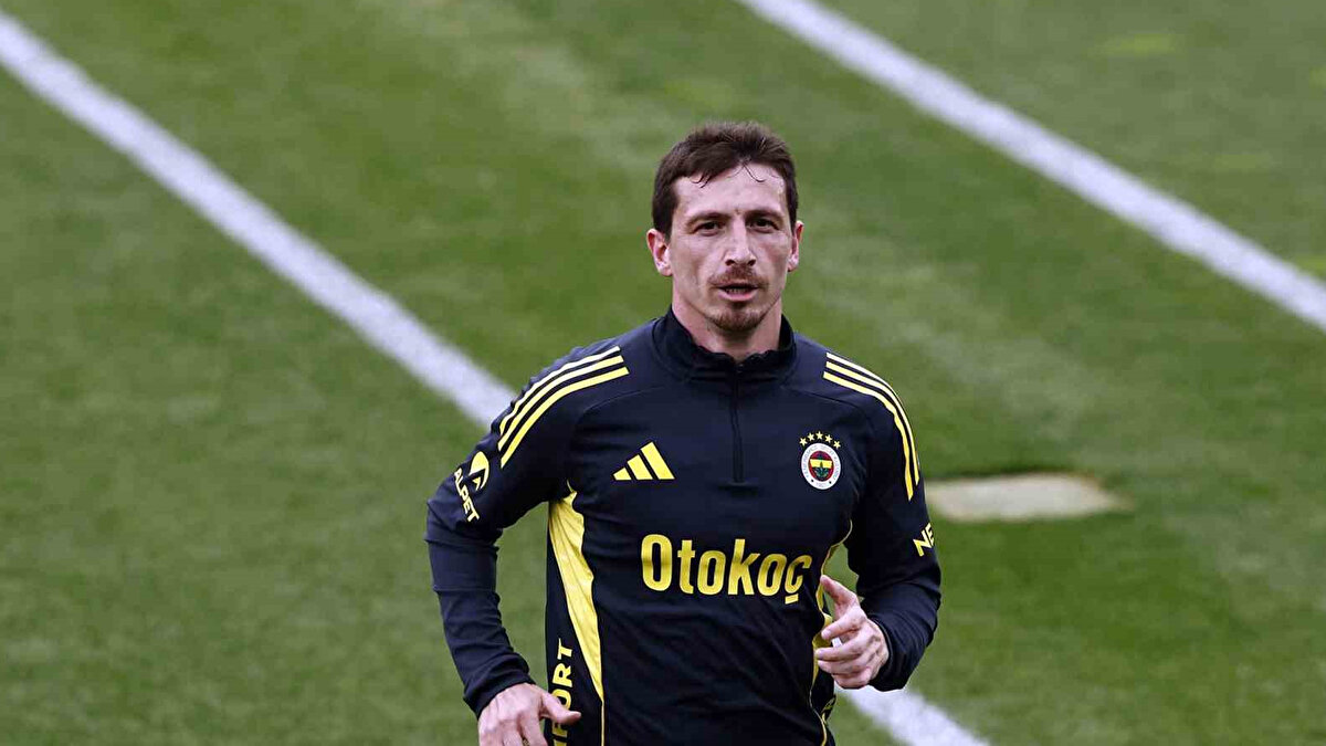 Fenerbahçe Başkanı Sadettin Saran, dünkü basın toplantısında Mert Hakan Yandaş hakkında şu ifadeleri kullanmıştı;<br><br>"Mert Hakan Yandaş ile konuştum. İçerde bir ağabeye ihtiyacımız var. Takım ona güveniyor. Kaptan kalmasında mahsur görmedik. Raporlarda pozitif etkisi olduğunu öğrendim. Kendisiyle konuştum, bence de öyle. Farklı bir Mert Hakan göreceğiz, iyileşiyor."