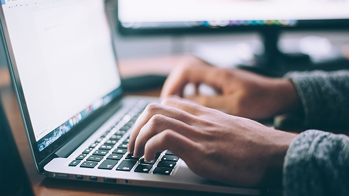 Fabrika işçilerinden kasiyer ve otel çalışanlarına birçok özel sektör çalışanının daha uzun vardiyalarda çalışmasına neden olacak değişiklik, Yunanistan’ı günlük 13 saate varan çalışma saatlerini uygulayan ilk AB üyesi ülke haline getirecek.