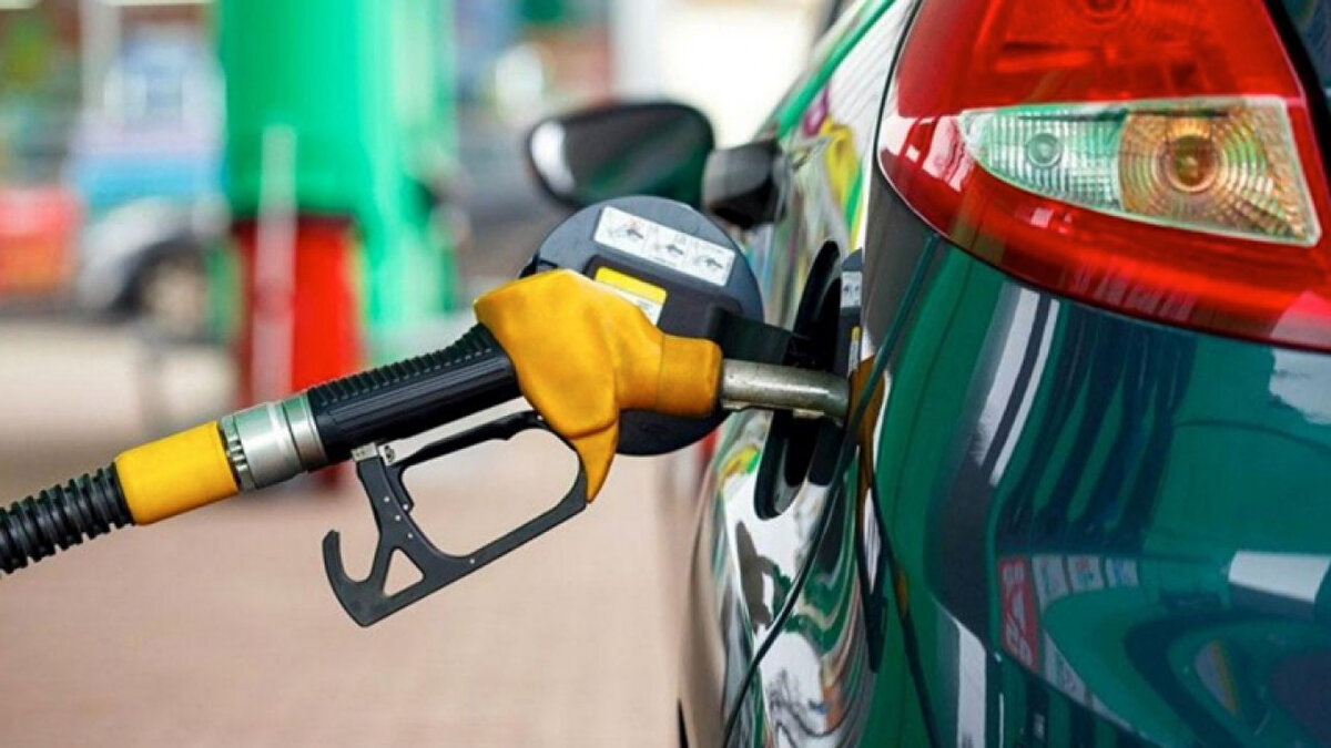 Ankara’da akaryakıt fiyatları<br><br>Benzin: 53,03 TL<br><br>Motorin: 54,29 TL<br><br>LPG: 27,60 TL