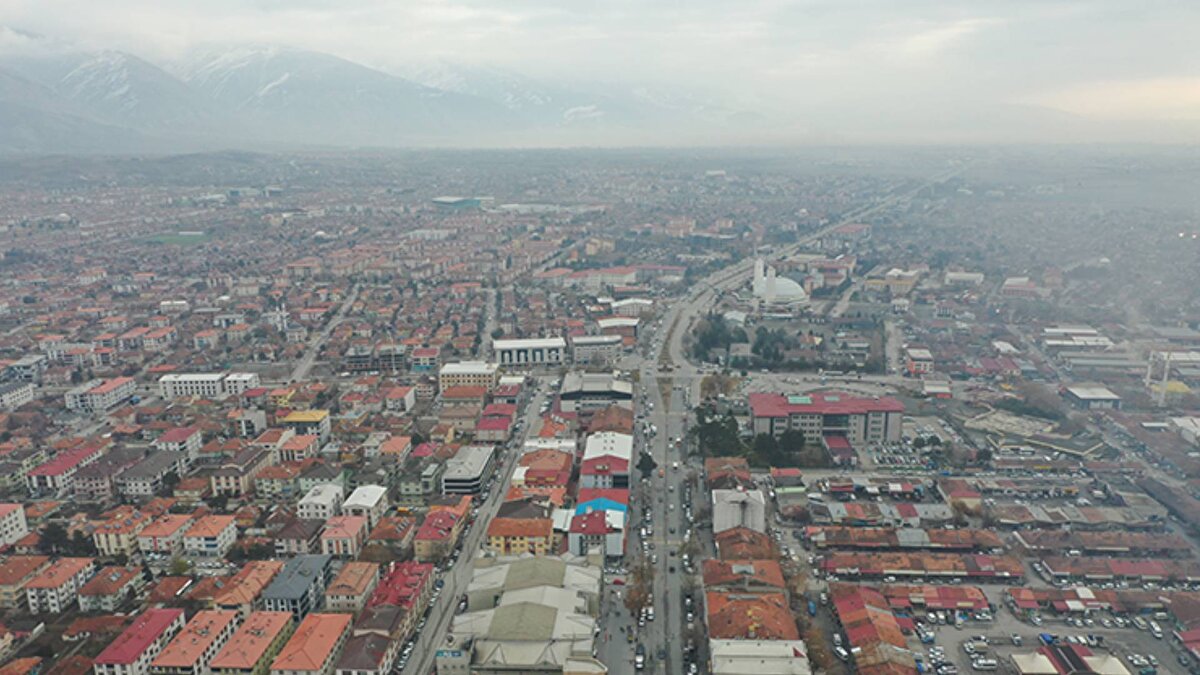 Raporda, en kirli iller Iğdır, Erzincan ve Kütahya olarak belirlendi. İstanbul ve Ankara'da ise hava kalitesi hassas düzeyde.
