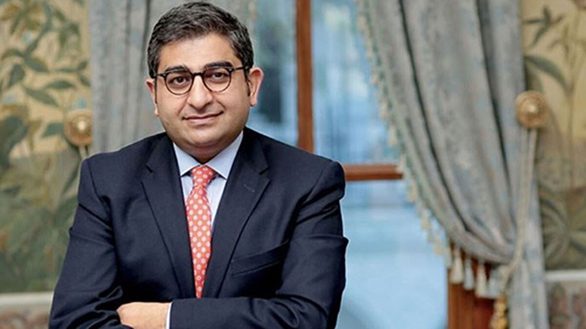 Korkmaz, kariyeri boyunca birçok farklı sektörde faaliyet gösteren şirketlerin sahibi oldu. Bu şirketler arasında Mega Varlık Yönetim A.Ş., Komak Isı Yalıtım, SBK Holding Biofarma İlaç Sanayi, Unico Sigorta, Hexagon Mühendislik ve Auto Alsat Bilişim Otomotiv gibi kurumlar yer almaktadır.<br>Ticari kariyerinde Mübariz Mansimov Gurbanoğlu'nun ortağı olan Korkmaz, daha sonra Levon Termendzhyan ile ortak girişimlere başladı.