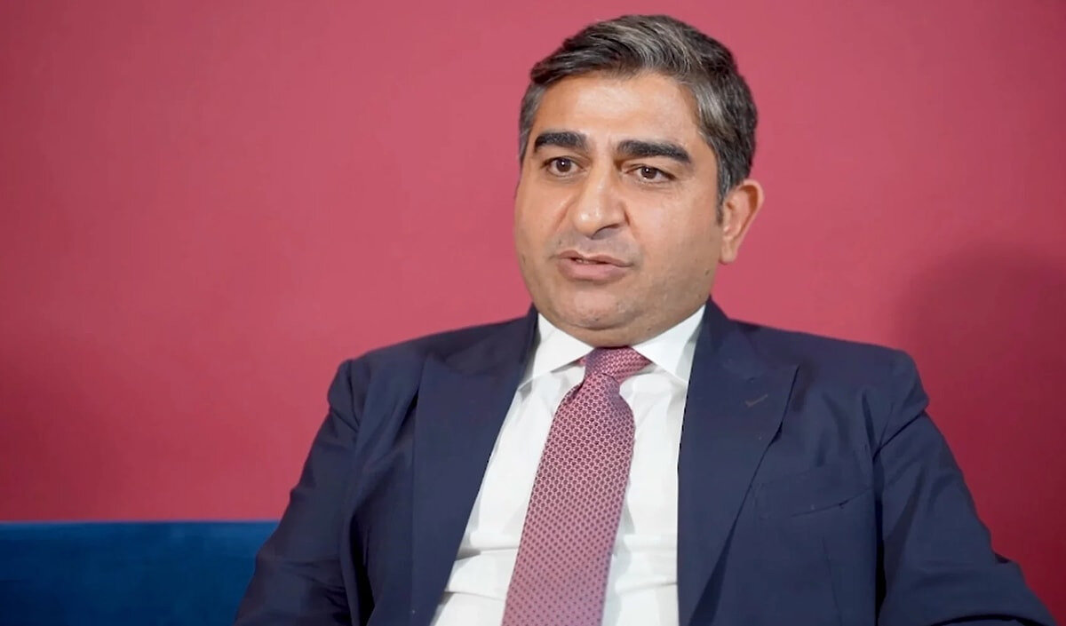 Türkiye'de ise hakkında "mal varlığı değerini aklama" suçundan 7 yıl 6 aya kadar hapis cezası istenmektedir.