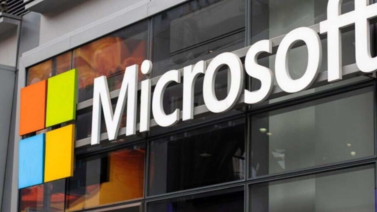 Gmail ile entegrasyon<br><br>Copilot, yeni bağlayıcılar (connectors) sayesinde Gmail gibi harici hizmetlerle de entegre olacak. Böylece kullanıcı, “Google Takvim’deki toplantılarımı göster” gibi sorular yöneltebilecek. Ayrıca Capilot, bilgisayar ayarlarında da etkin bir rol alacak