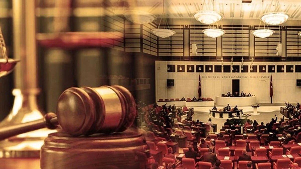 Paketin İçeriğinde Neler Var? 40 Madde Neyi Kapsıyor?<br><br>Bakan Tunç'un açıklamalarına göre, yaklaşık 40 maddelik 11. Yargı Paketi, ceza mevzuatında önemli değişiklikler içeriyor ve temel olarak toplumsal huzuru hedef alıyor. Pakette öne çıkan başlıklar şunlar: