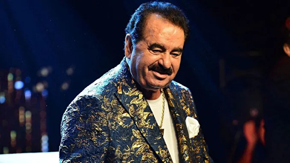 Sanatçının kişisel ve şirket filosunda 1 tekne, 2 sürat motoru, 2 Mercedes otomobil, 3 Jeep, 1 limuzin ve 20 şirket aracı bulunuyor.