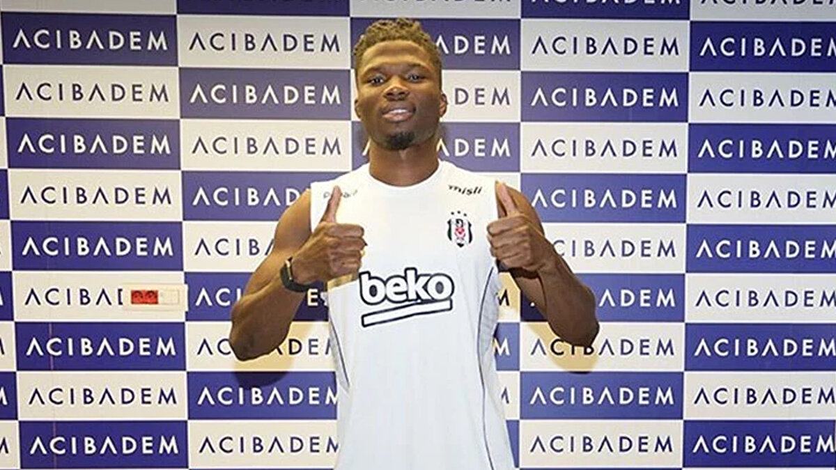 Türkiye Gazetesi'nin haberine göre, kiralık olarak Beşiktaş forması giyen ve kısa sürede gösterdiği performansla taraftarın gönlünü kazanan El Bilal Toure’nin, Fenerbahçe derbisine yetişmesi güçlü bir ihtimal olarak görülüyor.