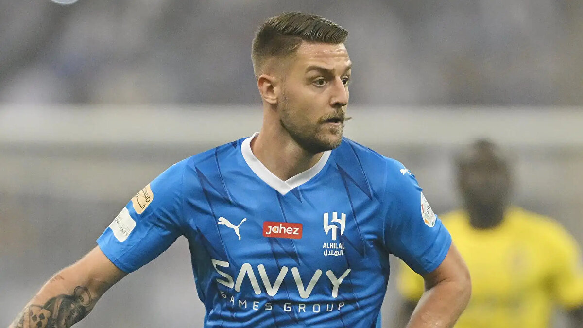 Haberde, sadece Türkiye’den değil, İngiltere ve İtalya liglerinden de Milinković-Savić için teklifler olduğu vurgulanıyor. Juventus ve Chelsea takımlarının da oyuncuya ilgi gösterdiği aktarılıyor.<br>