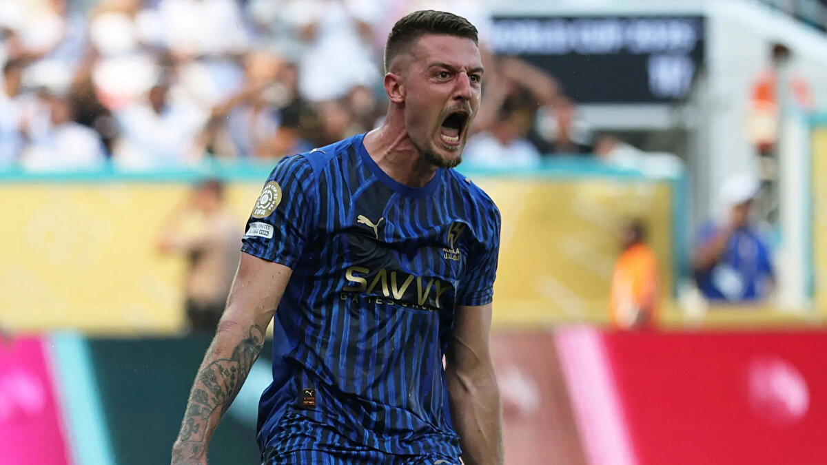 Öte yandan, Suudi Arabistan temsilcisi Al-Hilal’in de yıldız oyuncuyla yeni bir sözleşme uzatma konusunda henüz kararını vermediği belirtiliyor. <br>