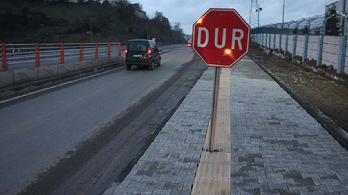 Çerkes'te yerleşim yoğunluğu nedeniyle hız limitleri 82 olarak korunurken, Atkaracalar'da 82 olan limit 110'a çıkarıldı.<br><br>Yol boyuncaki birkaç ev bulunan yerleşim yerlerindeki hız sınırı bölgeleri tamamen iptal edildi, levhalar kaldırıldı.