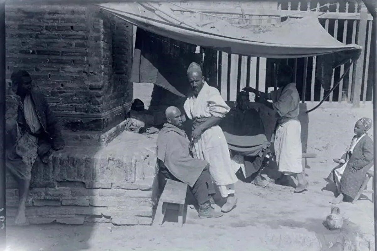 Kaşgar'da bir berber dükkânı.