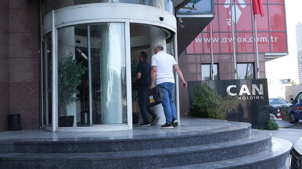 Soruşturmanın Geçmişi<br><br>Küçükçekmece Cumhuriyet Başsavcılığı tarafından yapılan operasyon ile Can Holding'e el konuldu. Mehmet Şakir Can, Kemal Can ve Kenan Tekdağ dahil 8 kişi gözaltına alındı.<br>'Suç örgütü kurmak' ''Kaçakçılık'' ''dolandırıcılık'' ve ''kara para aklama'' suçlamaları iddia edilen suçlamalar arasında yer almıştı.