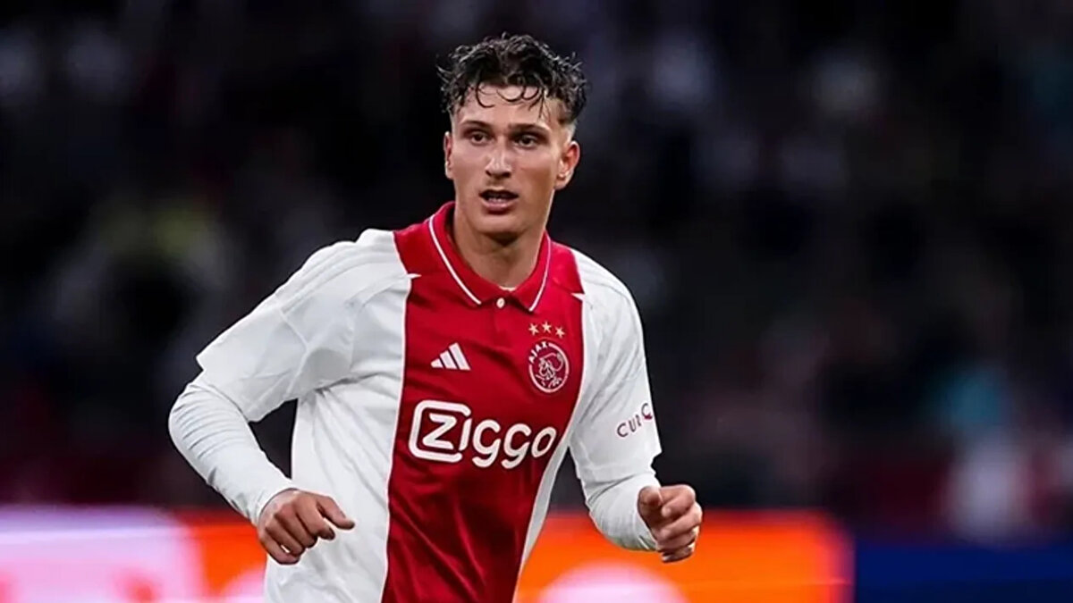 7-)Mika Godts (Ajax)<br>