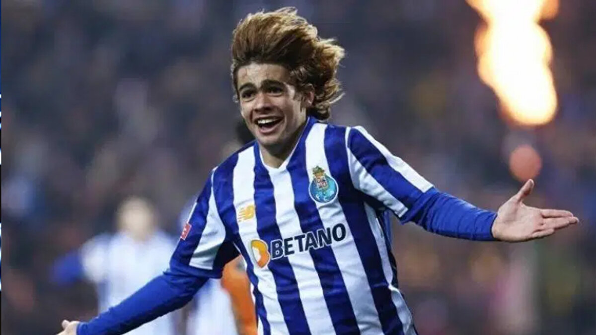 10-) Rodrigo Mora (Porto)