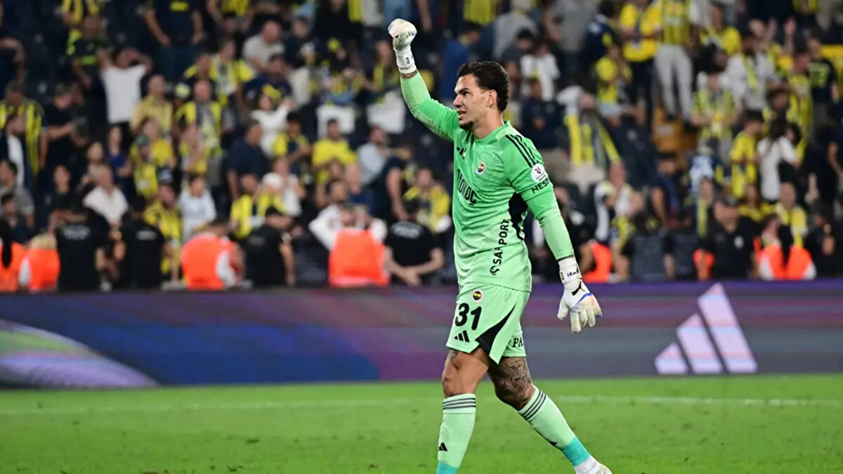 TRT Spor'un haberine göre, Fenerbahçe'de Ederson'un tedavisine devam ediliyor. Fatih Karagümrük maçında Brezilyalı eldivenin forma giymesine ihtimal verilmiyor.
