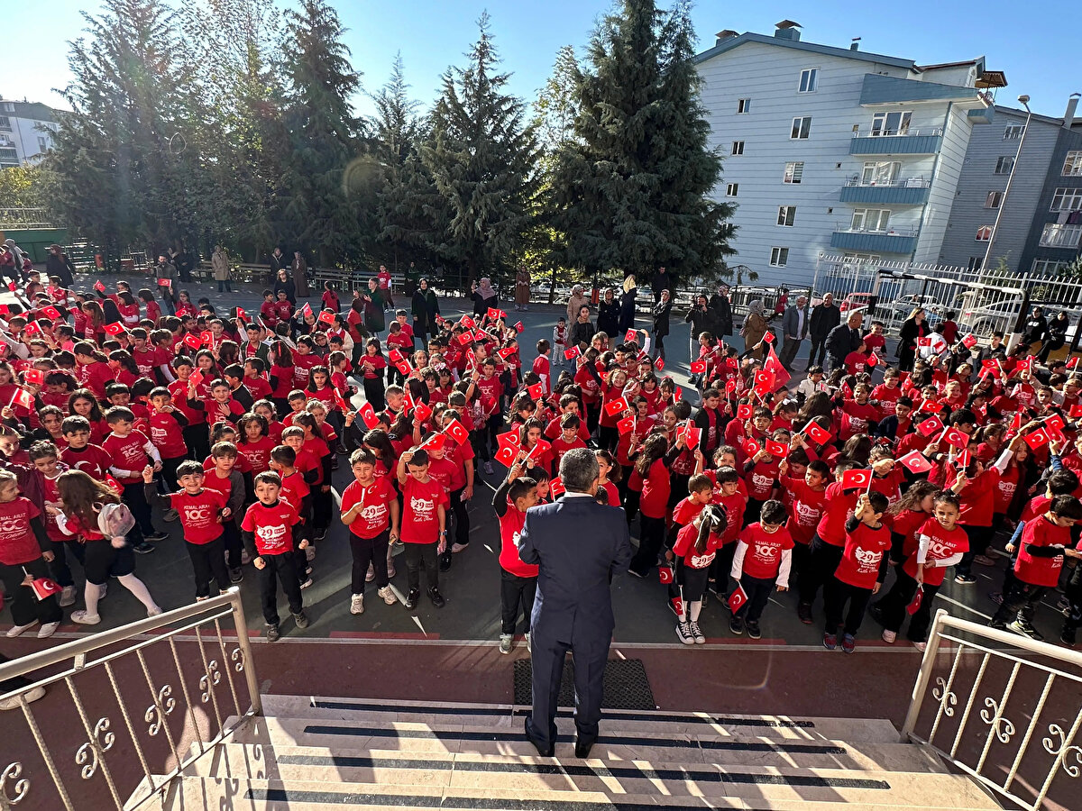 28 Ekim'de Okullar Tatil Mi?<br>İlkokul, ortaokul ve lise düzeyindeki eğitim kurumları 28 Ekim günü yarım gün şeklinde ders yapacaklar. Sabah saatlerinde ders yapılacak, öğleden sonra ise ders işlenmeyecek.<br>