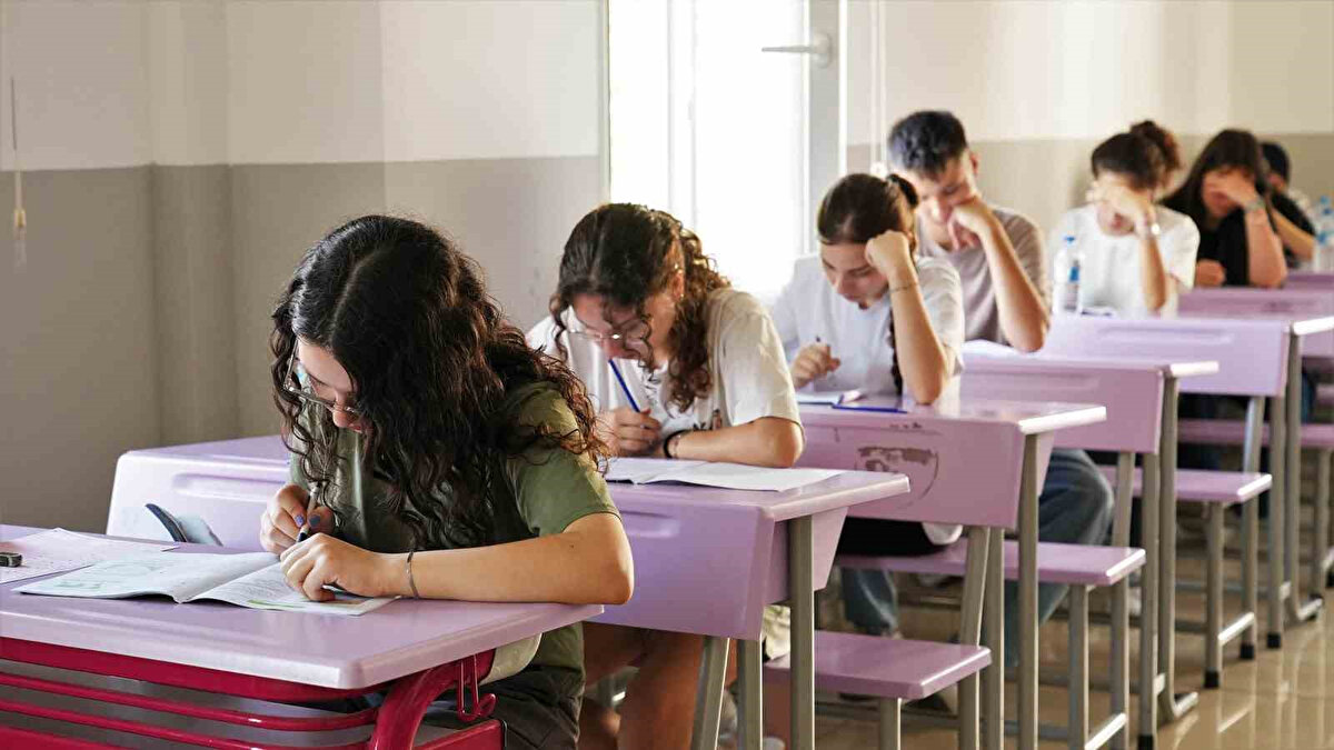 Mevcut sistem 4+4+4 (ilkokul, ortaokul, lise) şeklindeyken, üzerinde çalışılan yeni sistem lise eğitimini kapsıyor.