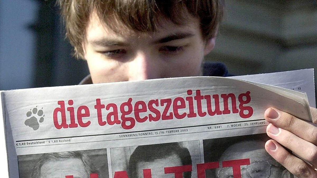 Junge, haftada 1 gün basılma kararını ‘dönüşüm’ olarak nitelendirdi:<br><br>“Dönüşebildiğimiz için dönüşüyoruz. Krizde olduğumuz için değil. Kaliteli medya, bu kritik toplumsal durumda vazgeçilmezdir; demokratik, anti-faşist kültürün bir parçası ve dayanağıdır.”