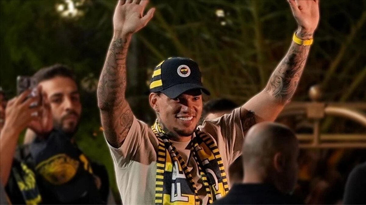 Tedavisine devam ediliyor<br><br>TRT Spor’un haberine göre; Fenerbahçe’de kaleci Ederson2un tedavisi devam ediyor. Fatih Karagümrük maçında brezilyalı eldiven şans bulamayacak.