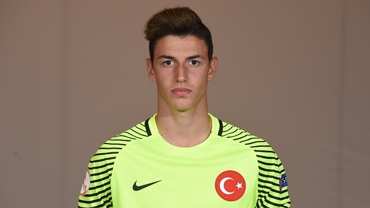 "Onunla uzun ve çok açık bir konuşma yaptım. Önemliydi. Bana neler olduğunu anlattı. Not aldım. Söylenenleri söylemeyeceğim. Oyuncularıma güveniyorum, bu yüzden şüphe duymam için bir sebep yok. <br><br>Geri kalanına gelince, ister uluslararası düzeyde ister milli takımıyla olsun, gelecekte ne olacağı hakkında hiçbir fikrim yok. Bu soruyu cevaplayacak beceriye sahip değilim. Takıma geri döndü ve pazar günü oynamaya hazır."