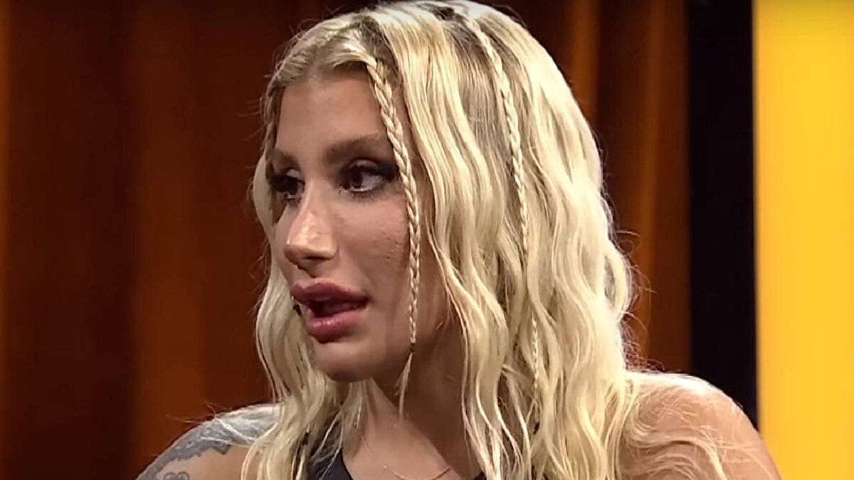 Derici, test sonucuyla ilgili paylaşımda bulundu. Ünlü şarkıcı, “Eveeeet, raporlarım temiz çıktığına göre mahalle mahalle gezmeye başlıyorum. Beton Derici’ye güvenin siz. Bugüne kadar asla yalan söylemedim, söylemem de!” ifadelerini kullandı.