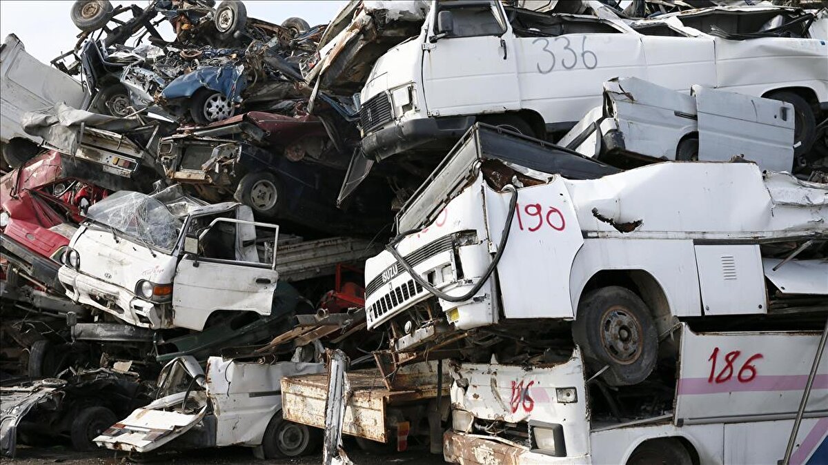 Otomotiv Uzmanı Erol Şahin, "2026'da seçim sürecine girilmeden önce hükümet böyle bir adım atabilir ama 2025 içinde bunun gerçekleşmesi çok zor" ifadelerini kullandı.