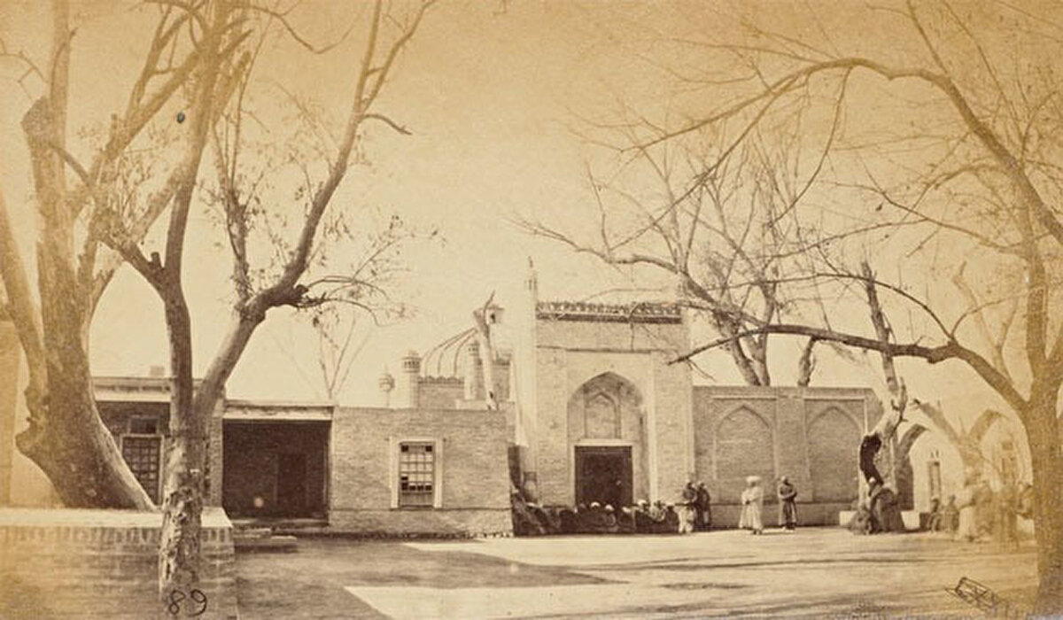 Karahanlı Hükümdarı Satuk Buğra Han'ın, Kaşgar Altın Artuş Köyü'ndeki türbesi, 1873.