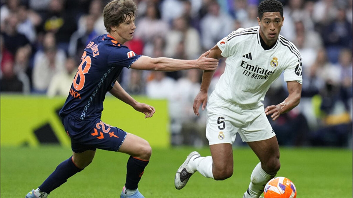 Fer Lopez’in kariyeri:<br><br>İspanya’da Celta Vigo altyapısında futbola başlayan Fer Lopez, geçen sezonun devre arasında A takıma yükselerek profesyonel seviyeye adım attı. <br>