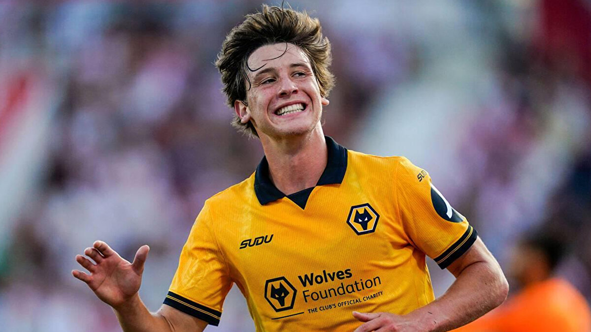 Bu yaz ise Premier Lig ekibi Wolverhampton’a transfer oldu. Yeni takımıyla çıktığı 5 maçta toplam 103 dakika sahada kaldı ve 1 asistlik katkı sağladı.