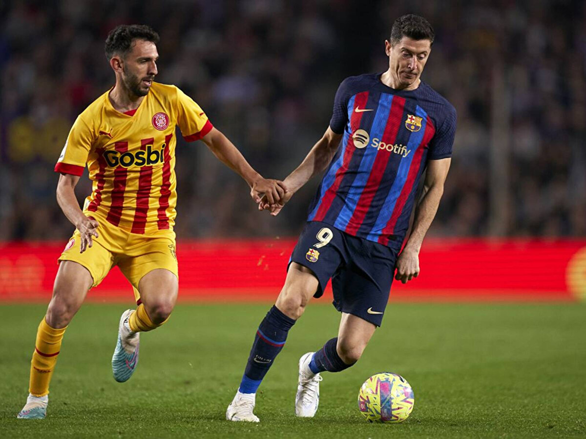 Girona:Gazzaniga; Arnau Martinez, Frances, Blind, Krejci, Gutierrez; Tsigankov, Asprilla, Arthur, Herrera; Danjuma.