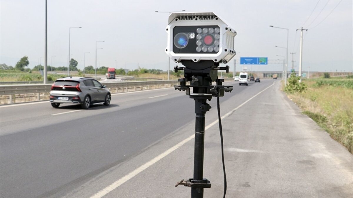 Kastamonu'nun Tosya ilçe merkezinde 82 km/sa. sınırı korunurken, Samsun yönü sınırı kaldırılarak yerleşim içi 70 km/sa. olarak sabitlendi. Çankırı'nın Çerkeş ilçesinde ise 82 km/sa. limiti korunurken, Atkaracalar'da aynı hız 110 km/saate çıkarıldı. Küçük yerleşim yerlerindeki hız bölgeleri tamamen iptal edildi.<br>