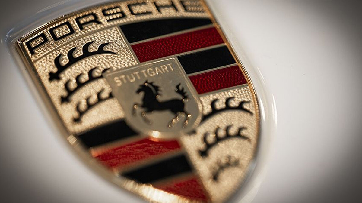 Porsche, bu yıl finansal görünümünü dört kez aşağı yönlü revize etti ve hisseleri 2025’te yaklaşık yüzde 25 değer kaybederek Almanya’nın gösterge endeksi DAX’tan çıktı.<br><br>RBC Capital Markets analisti Tom Narayan, “ABD’deki tarife sorunları ve Çin’deki satışlardaki düşüş kolay aşılacak engeller değil” değerlendirmesinde bulundu.