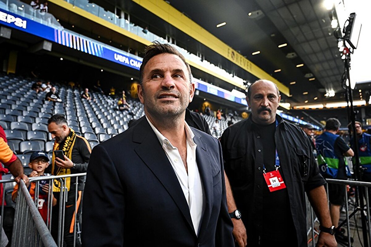 'Leroy, Sara ve Kaan iyi işler yaptı'<br><br>Sane'den beklentilerin yüksek olduğunu açıklayan Buruk, "Leroy Sane'den beklentimiz çok yüksek. Bu hazırlık dönemini çok iyi geçirdi. Bu maç öncesi Leroy çok hazırdı. Antrenman performansıyla, bugünkü performansı birebir eşleşti. Adaptasyon süreci yaşadı. Sara da iyi oynadı. Genel, bütün oyuncular iyi oynadı. Kaan iyi işler yaptı. "Bir sonraki maç için gerçekten bu galibiyet moral oldu, bir yandan da birçok oyuncumuz dinlenmiş, daha az süre alan oldu. Milli takımda yıprananlar oldu. Genel anlamda olumlu bir maç." dedi.