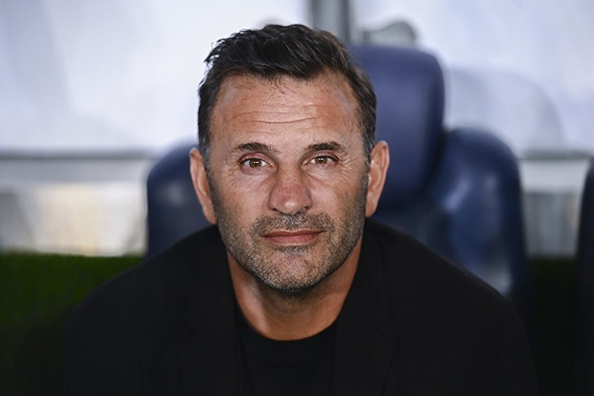 RAMS Başakşehir'in stadyum zemininin kaygan olduğunu belirten Okan Buruk, "İlk yarı rakip topun arkasına geçti. Baştan çözemesek de sonra ürettik. Zemin çok kaygandı, iki takım için de zordu. Ürettik, ilk yarı sonlarına doğru skoru bulduk. İkinci yarı ofansif anlamda rakibin hamleleri oldu. Çok fazla sarı gördük ilk yarıda. Bu da riskli duruma soktu oyuncularımızı." dedi.