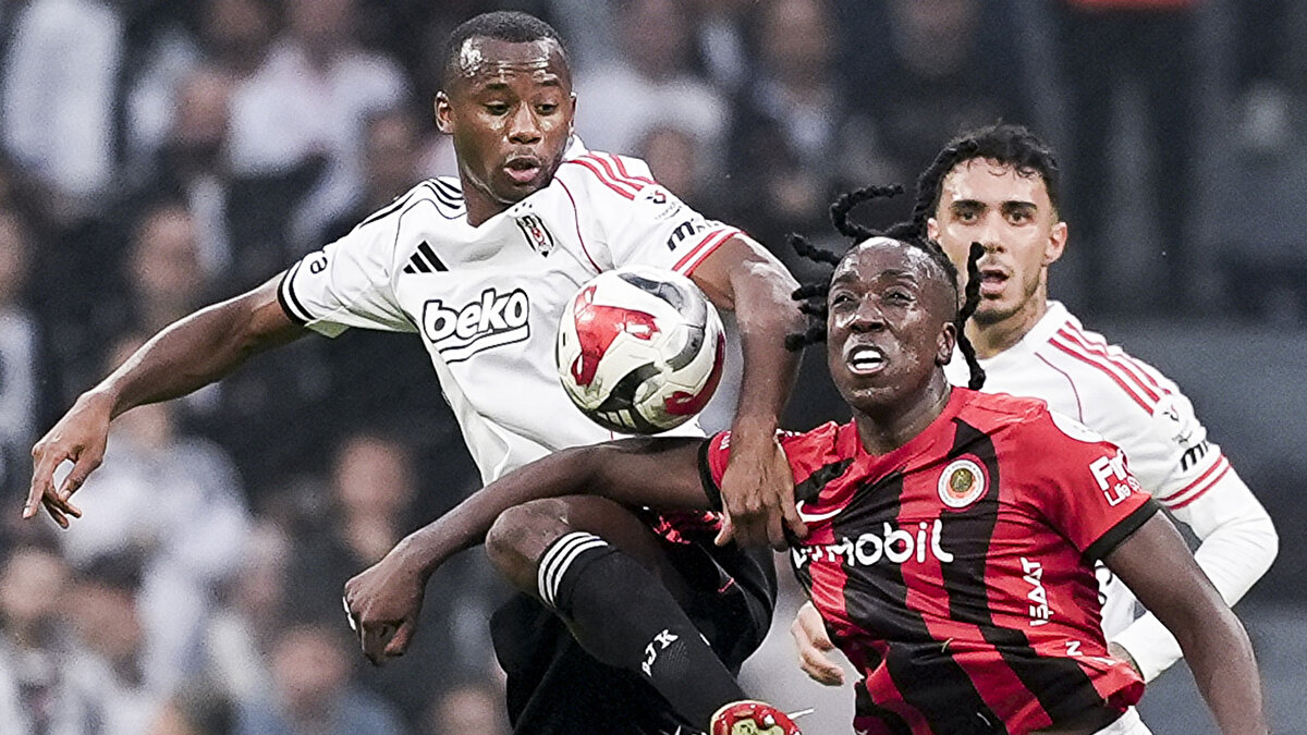 "Kasım ayını bile göremedi"<br><br>Beşiktaş’ın puan tablosundaki durumuna dikkat çeken Kahveci, "Beşiktaş formasını koy, 8 maçta 13 puan alırdı. Galatasaray'a, Fenerbahçe'ye, Trabzonspor'a nasıl yetişeceksin! Kasım ayını bile göremedi Beşiktaş!" dedi.