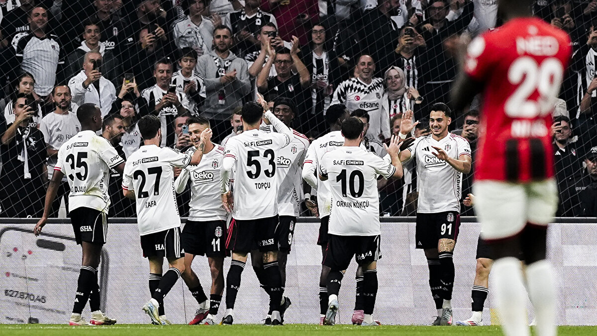 Karşılaşmanın ardından eski milli futbolcu Nihat Kahveci, Kontraspor YouTube kanalında siyah-beyazlı takımın performansını değerlendirdi.