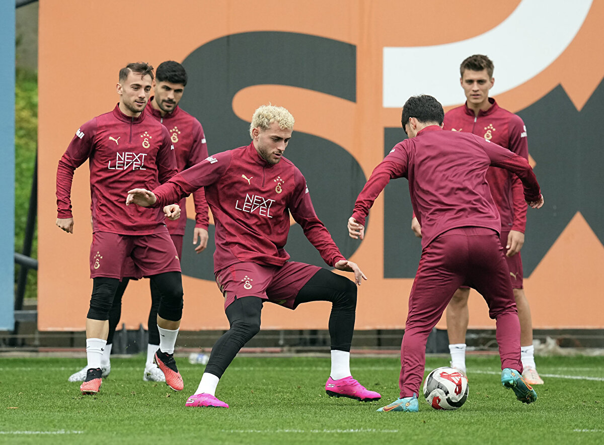 35. RANDEVU<br>Eski adıyla İstanbul Büyükşehir Belediyespor'un 2007-08 sezonunda ilk kez Süper Lig'de yer almasından bu yana, geride kalan 34 maçtan 19'unu sarı-kırmızılılar, 7'sini turuncu-lacivertliler kazandı. Karşılaşmaların 8'i beraberlikle sonuçlandı.