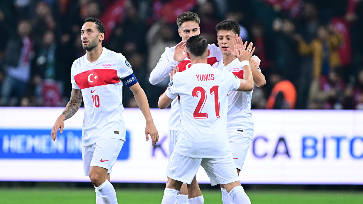 DÜNYA KUPASIN’NA KATILIRSAK HANGİ KITADAN TAKIMLAR GELEBİLİR?<br><br>Öncelikle FIFA kuralları gereği Dünya Kupası’nda 1 grupta en fazla 2 UEFA ülkesi olabilir.<br><br>