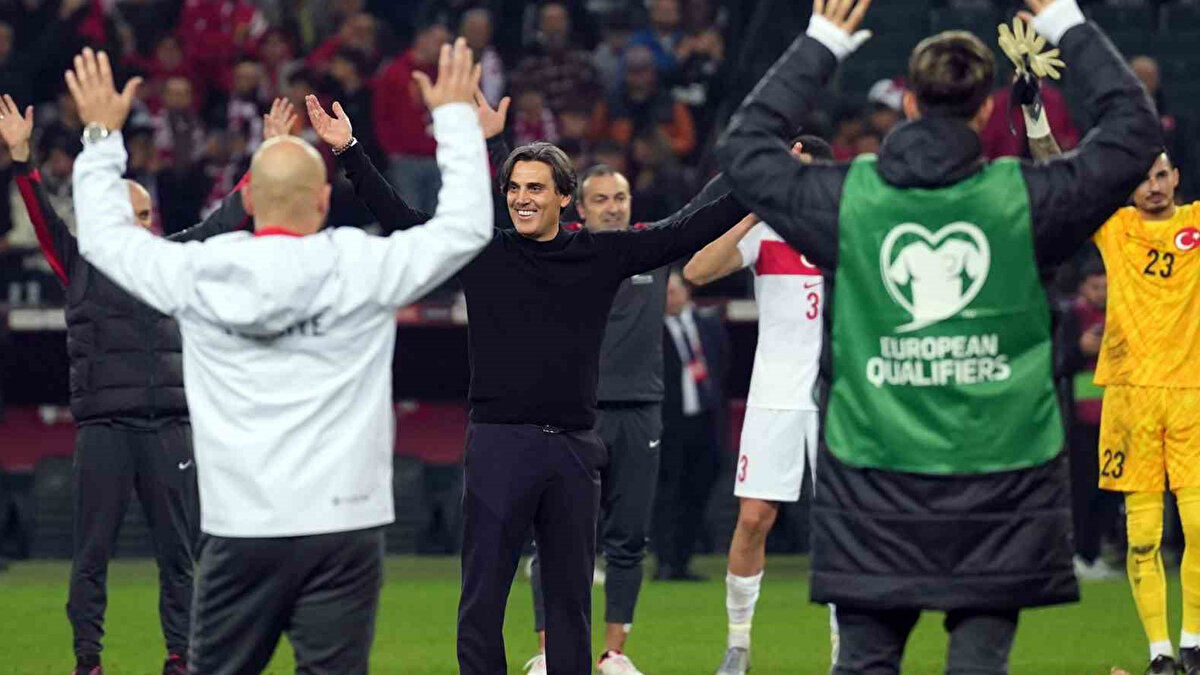 Gruptan lider çıkmak zor olsa hala umudu olan Türkiye’nin ikinci olarak play-off’lara kalması yüzde 90 ihtimal olarak görülüyor. <br><br>