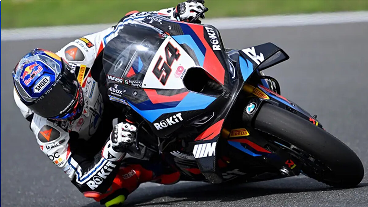 ŞAMPİYONLUK SON YARIŞA<br><br>Bu sonucun ardından Bulega şampiyonada Toprak ile puan farkını 22'ye indirdi. Toprak Razgatlıoğlu, saat 15.00'da başlayacak ikinci ana yarışta ilk 13'e girdiği takdirde Bulega'nın kaçıncı olduğuna bakılmaksızın şampiyonluğa ulaşacak.