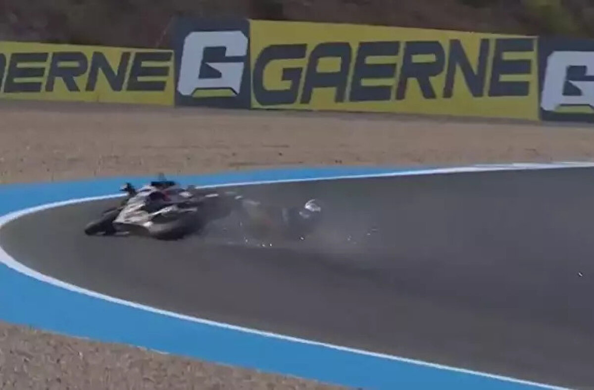 TARAFTARLAR YUHALADI<br><br>Bulega ise bu olayın ardından uzun tur cezasına çarptırıldı. Uzun tur cezasına rağmen galibiyete ulaşan Bulega'nın ve takımı Ducati'nin hiçbir kutlama yapmaması dikkat çekti. İtalyan pilot yarış sonrası garaja dönerken taraftarlarca yuhalandı.<br><br>İtalyan pilot, garajda galibiyet röportajını kısa tuttu ve zaferiyle ilgili herhangi bir demeç vermedi.