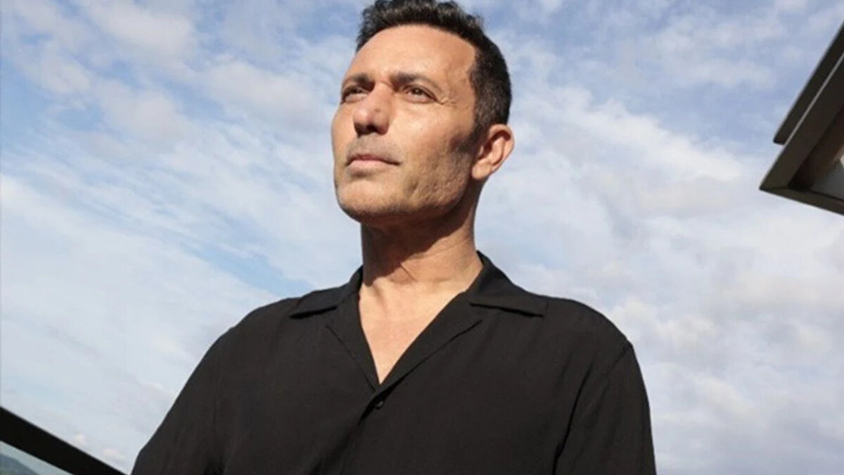 “Global Sanatçı Vizesi” kimlere veriliyor?<br><br>İngiltere’nin Global Talent (Küresel Yetenek) Vize Programı, ülkeye uluslararası ölçekte tanınan sanatçıları, bilim insanlarını ve yaratıcı profesyonelleri çekmek amacıyla 2020 yılında başlatılmıştı. Bu kapsamda Nobel, Oscar, Grammy ve BAFTA gibi prestijli ödüllerin sahipleri doğrudan vize hakkı kazanabiliyor.